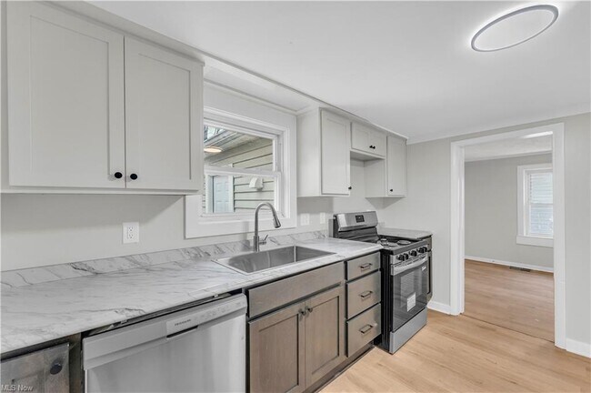 Foto del edificio - 242 Orchard Ave