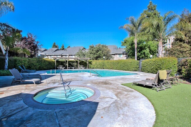 Foto del edificio - 306 Shadow Run Dr