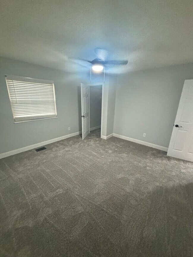 Foto del edificio - 3208 Summerhill Ln