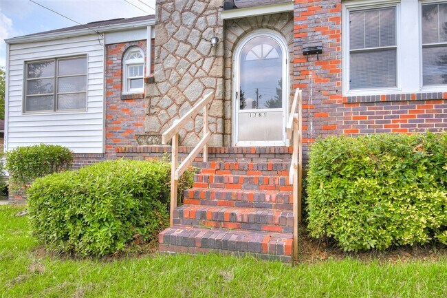 Foto del edificio - 1761 Kissingbower Rd