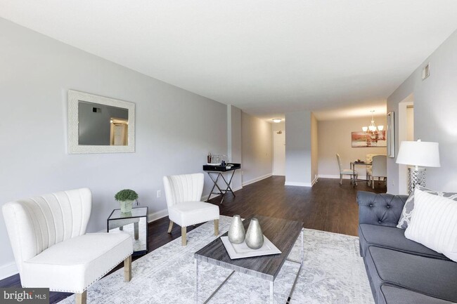 Building Photo - 1300 Army Navy Dr