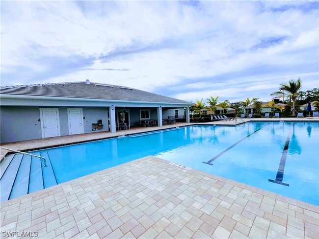 Building Photo - 275 Tamarindo Ln