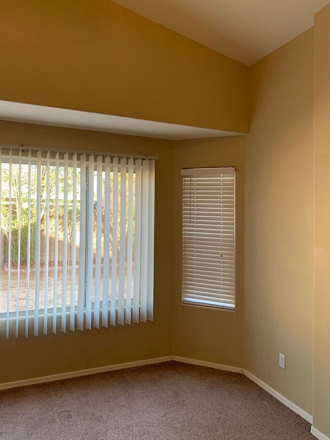 Foto del edificio - COMING SOON! Bright, Open Floorplan - Close to Freeways