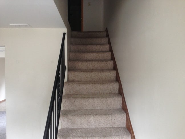 Stairs - 7502 Whitcomb St