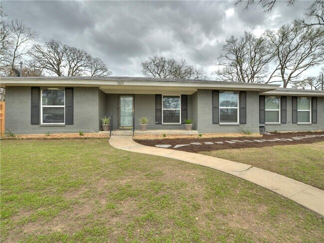 Building Photo - 1601 Elmira Rd