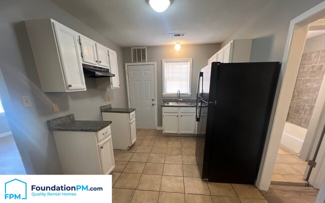 Foto del edificio - 1817 Netherwood Ave