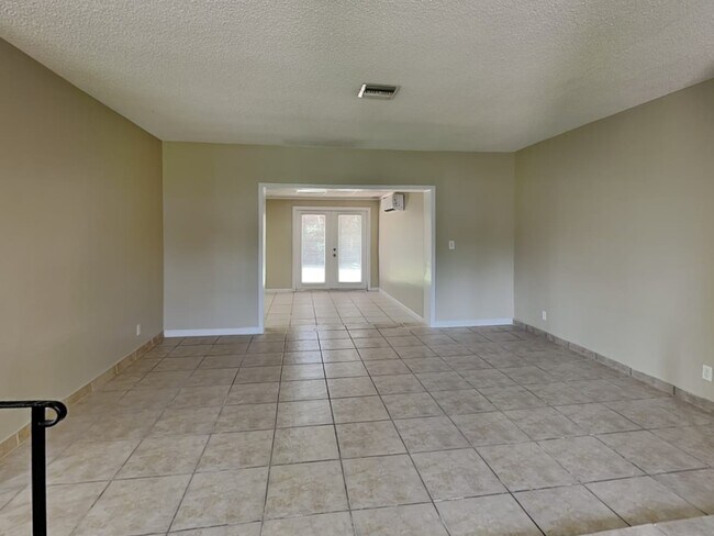 Building Photo - 1711 SW 32nd St