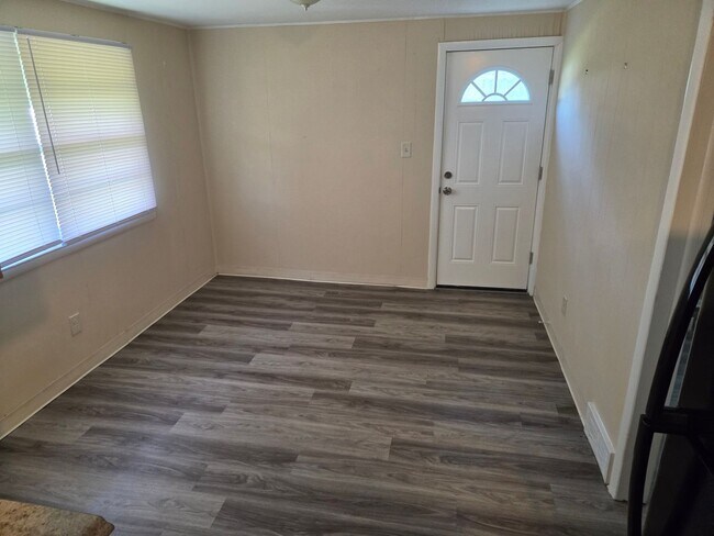 Foto del edificio - 3 Bedroom 2 Bath House
