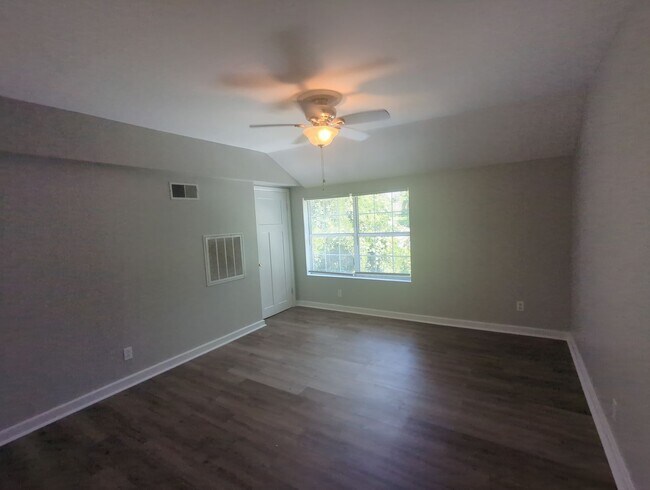 Foto del edificio - 405 Red Oak Dr