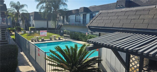 Foto del edificio - 1319 Oakwood Dr W