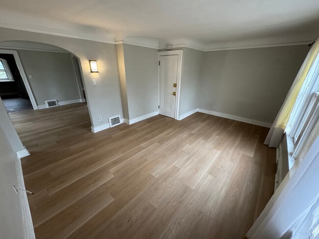 Building Photo - 260 Spencer St