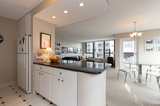 Foto del edificio - 1313 N Ritchie Ct