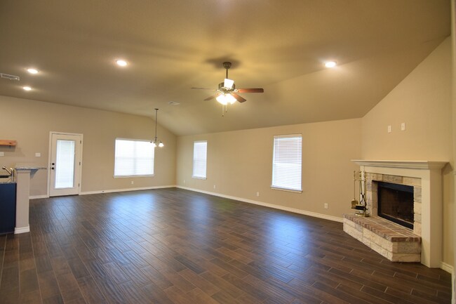 Building Photo - 902 Ridgeview Dr