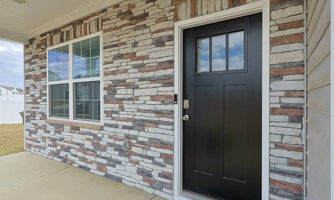 Building Photo - Beautiful 5 Bedroom, 3 Bath Home- New to Rental Market- Short Commute to Ft. Bragg