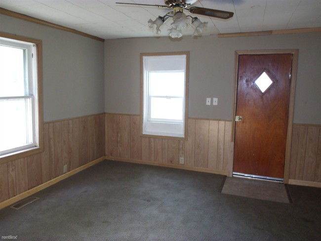Building Photo - 3 br, 1 bath House - 2055 N Newton Ave