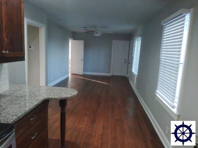 Building Photo - 308 S McArthur