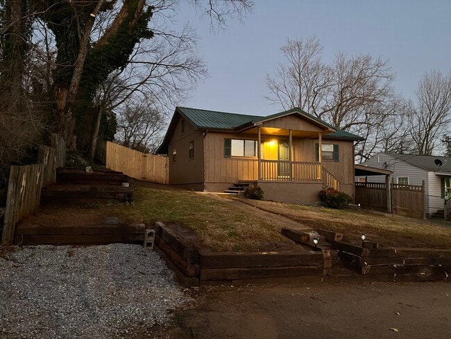 Photo - 211 Flenniken Ave House