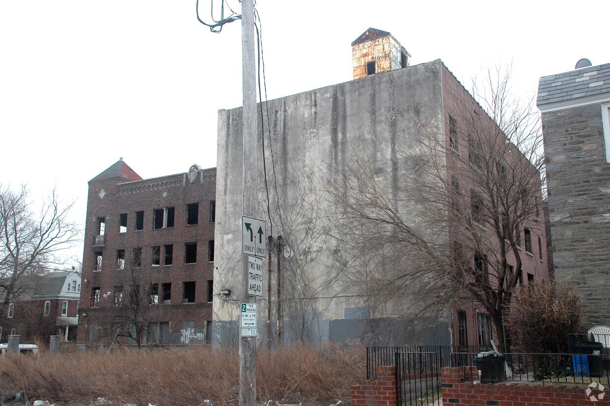 Foto del edificio - 5824-5850 N 13th St