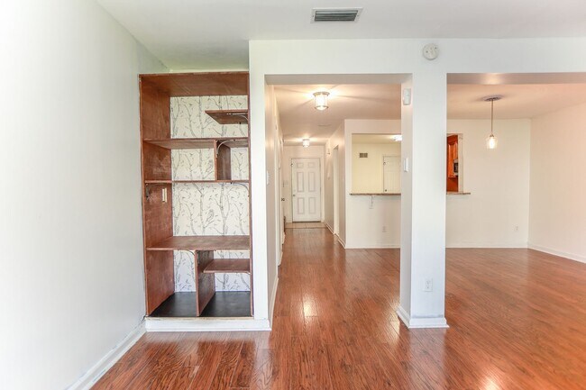 Foto del edificio - "Charming Kempsville Lake Townhome – Great Amenities & Location!"