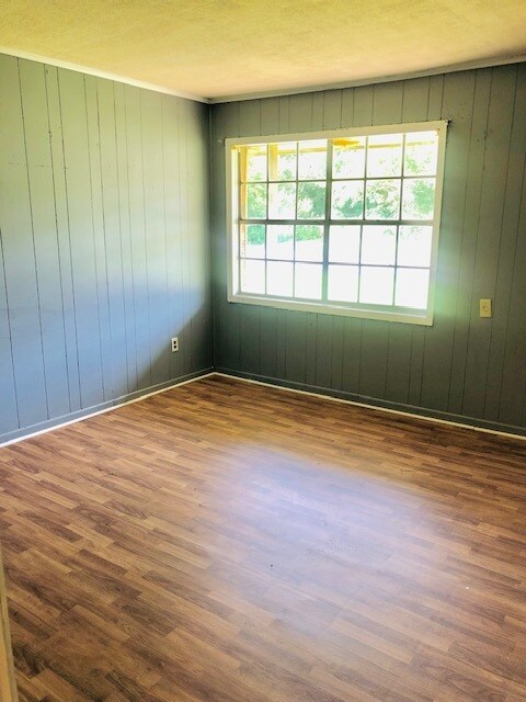 Foto del edificio - 2661 Green Tee Rd