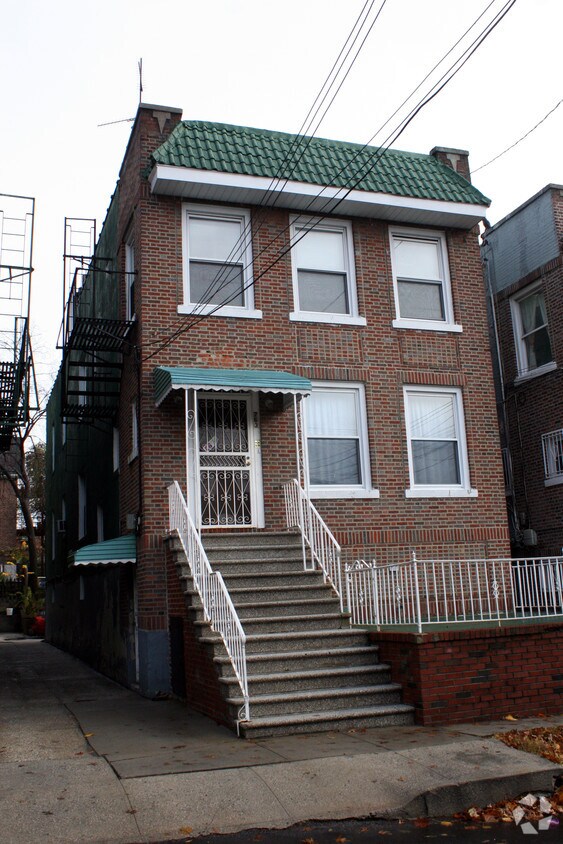 Building Photo - 763 E 231 St