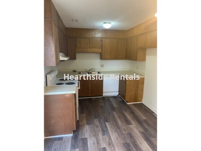 Building Photo - **2 Bedroom 1.5 Bath Duplex Near Medical D...