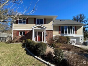 Building Photo - 7 Country Ridge Dr