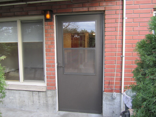 Your Private Entry - 7311 Roosevelt Way NE