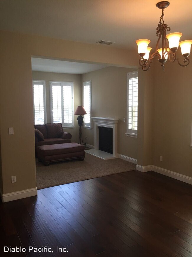 Building Photo - 4 br, 4 bath House - 5757 Tan Oak Dr