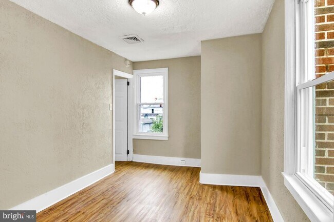 Foto del edificio - 1020 Monroe St