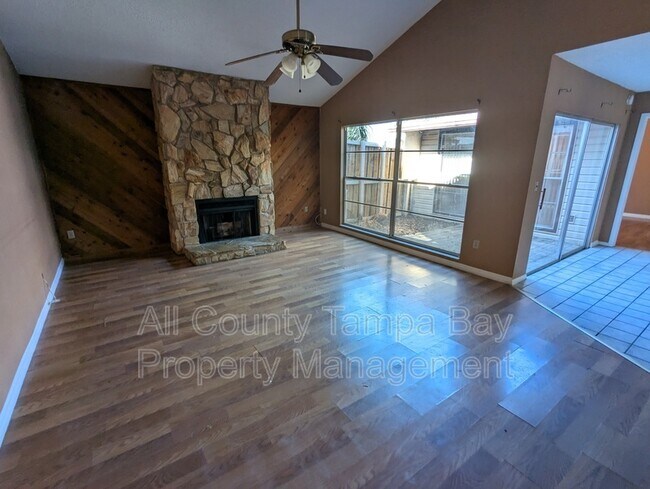 Foto del edificio - 10914 Landon Ln