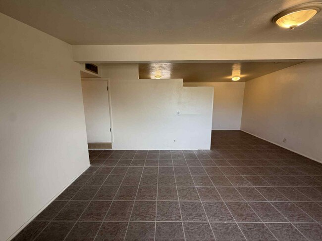 Foto del edificio - 4832 E 24th St