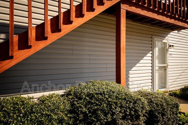 Building Photo - 500 Barberton Dr