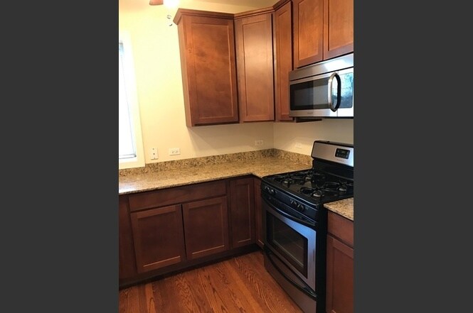 Photo - 3911 W Addison St (Chicago, IL)