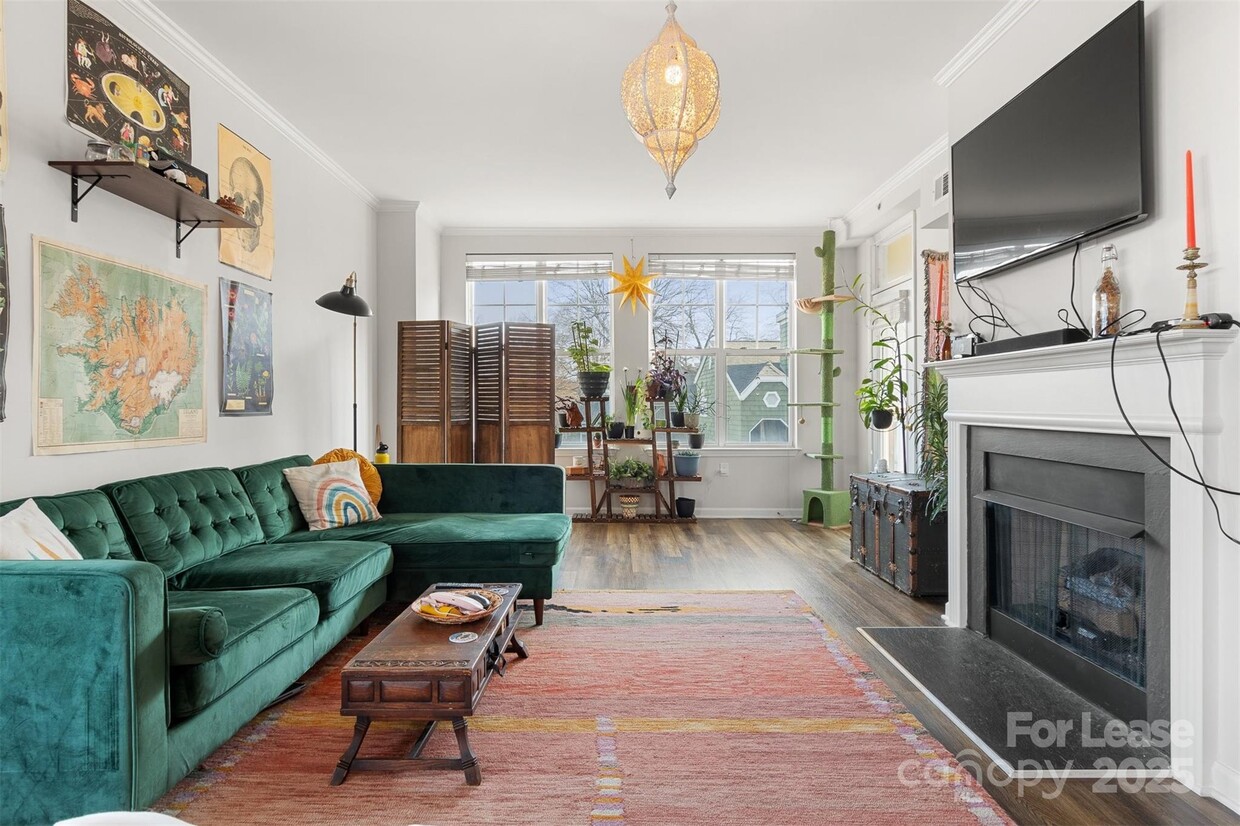 Primary Photo - 405 W 7th St