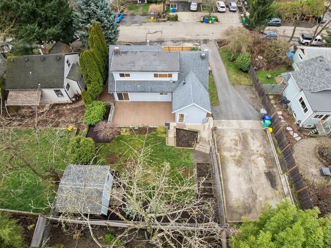 Building Photo - Beautiful Hillsdale 4 BR, 2 BA home