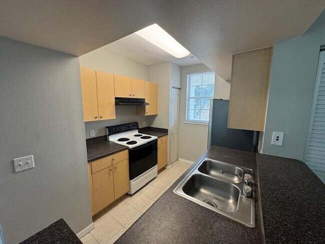 Foto del edificio - 1 Bedroom Top Floor Condo at Siena in Cele...