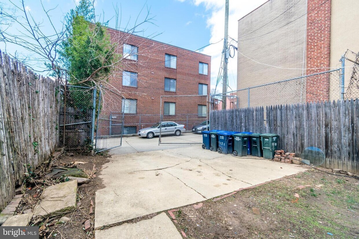 Primary Photo - 1112 6th St NW