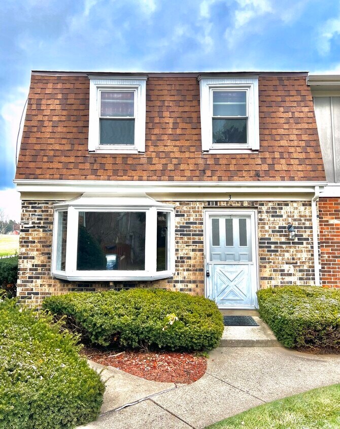 Primary Photo - 430 Cavalier Ct