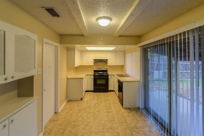 Building Photo - 115 Price Dr