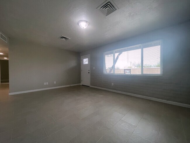 Foto del edificio - 2330 N Los Altos Ave