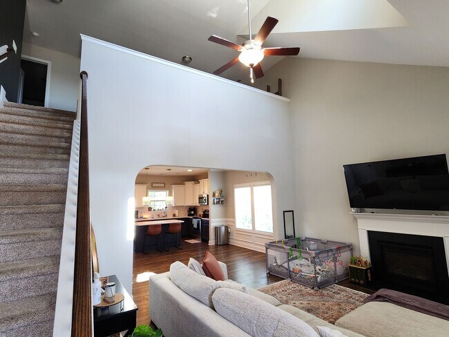 Building Photo - Stunning 4-bedroom, 2.5-bath in Lexington ...