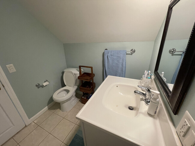 Upstairs Full Bath - 811 Dunlewy St