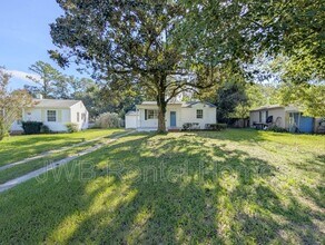 Building Photo - 5517 Lakewood Cir E