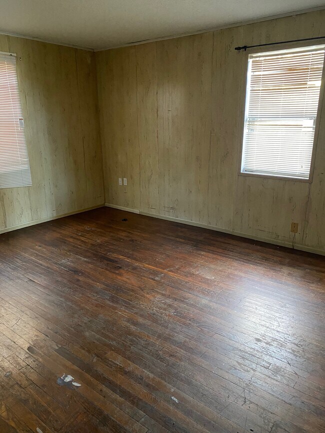 Building Photo - 630 N Texas St