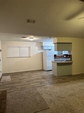 Building Photo - 622 Coolidge St