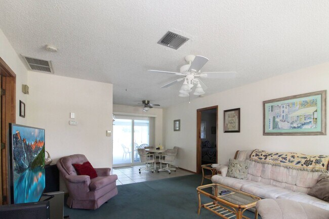 Building Photo - 1180 Ponderosa Rd