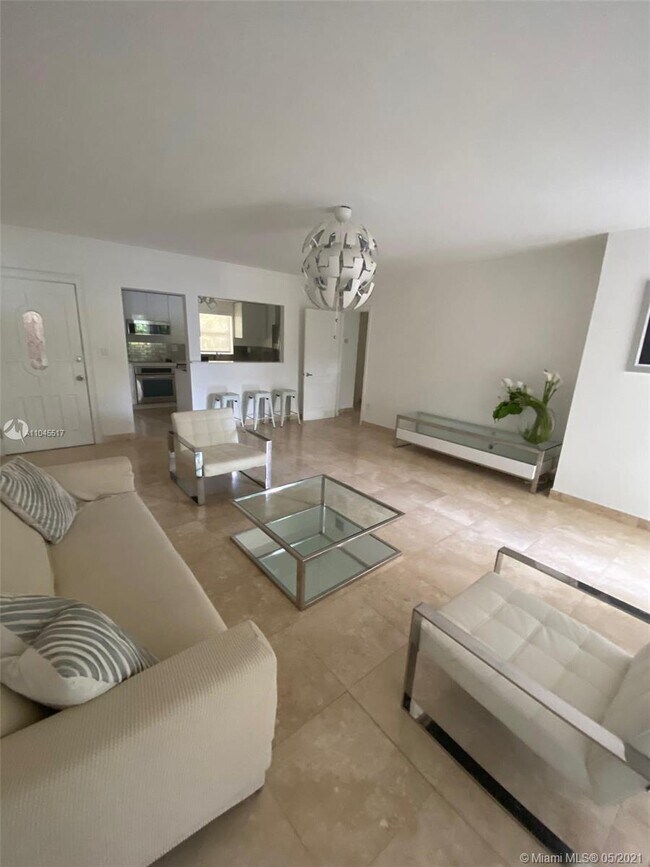 Foto del edificio - 32 Camden Dr