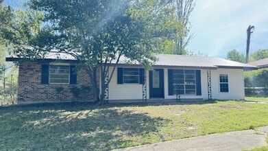 Building Photo - 310 Parkview Ave