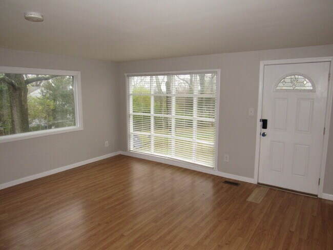 Building Photo - Madison area home w/ renovations!